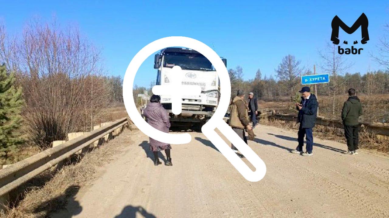 Грузовик разрушила мост на трассе, ведущей в Улан-Удэ. Проезд перекрыт полностью.