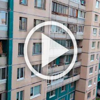 Малолетний метатель на дальние дистанции завёлся в окнах...