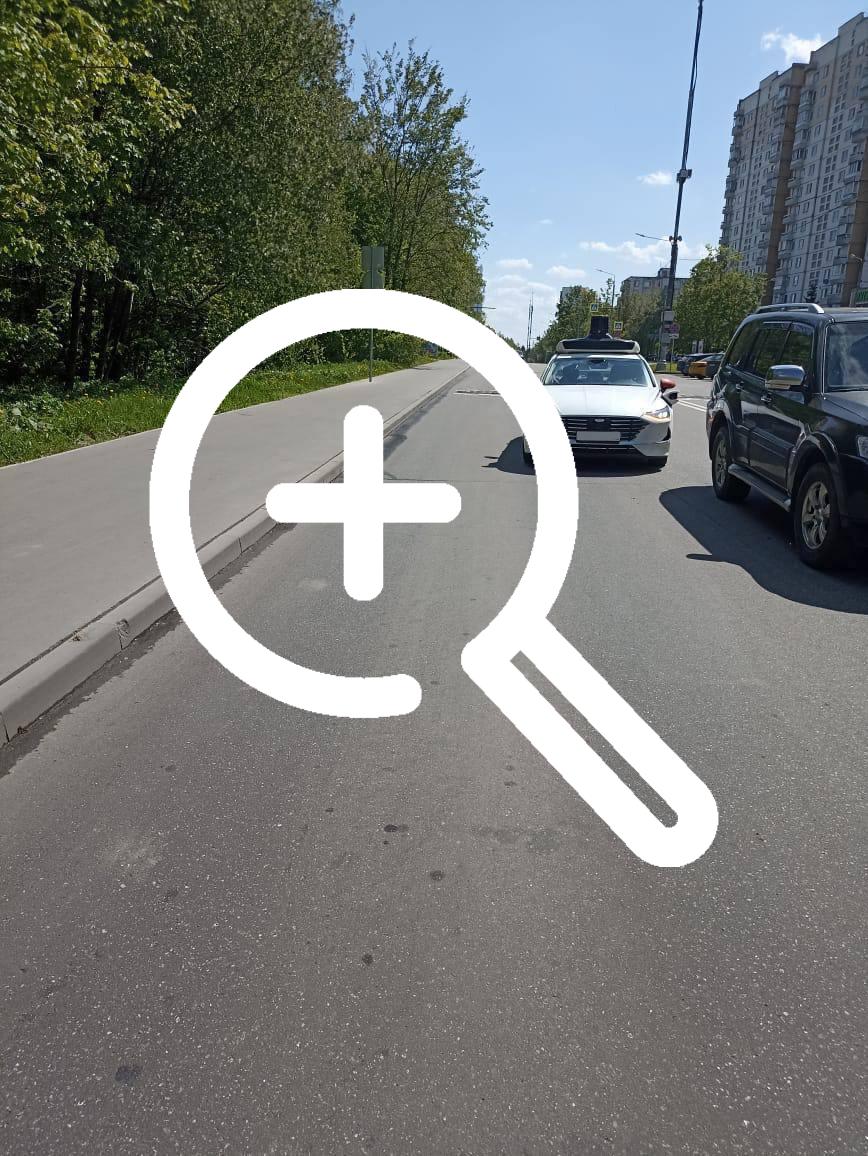 На юго-западе Москвы произошло ДТП с иномаркой и беспилотным автомобилем.