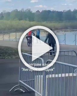 Скажите, а что вот так вот разрешено по Набережной? Вроде...