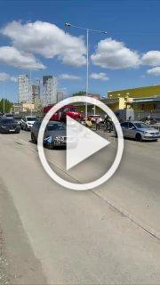 Жесткая авария на Базовом в сторону Леруа