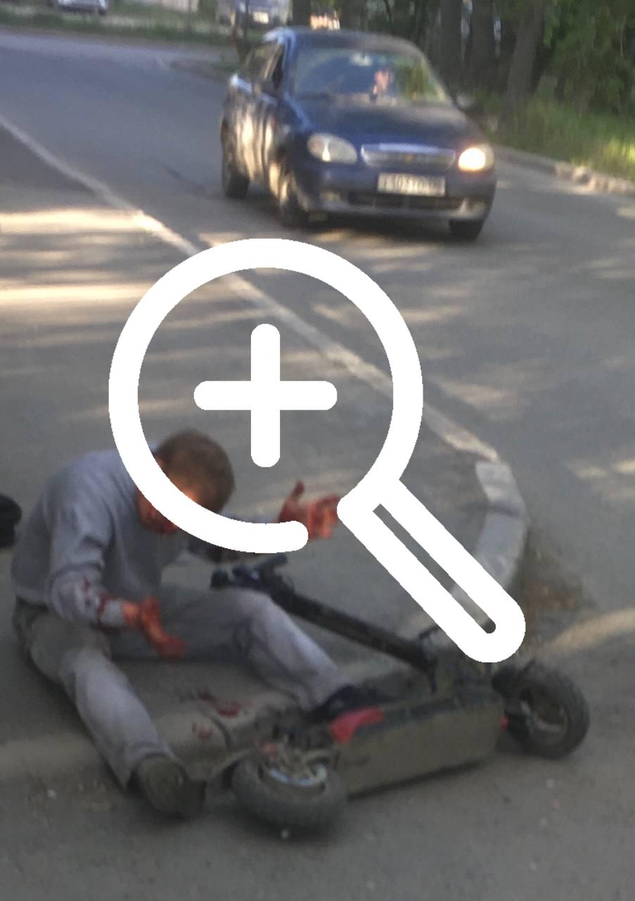 В Екатеринбурге этиловый самокатчик эпично впечатался лицом в асфальт.