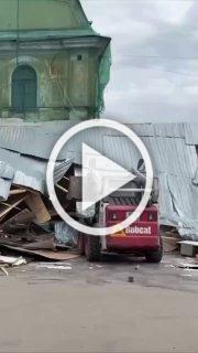 В Апраксином дворе продолжается активная зачистка территории от самостроев и незаконной торговли.
