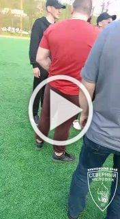 Во Владивостоке добрые русские люди вместе с полицейскими прогнали с детского стадиона дикарей.