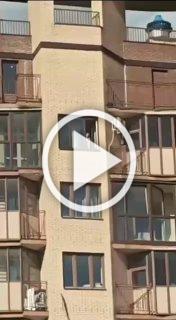 В Одинцово сосед спас ребёнка, который залез на...