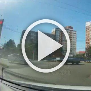 Обычный день на Кубани: колесо отлетело от автомобиля и...