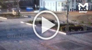 Прилёт легковушки на площадь Ленина в Хабаровске.