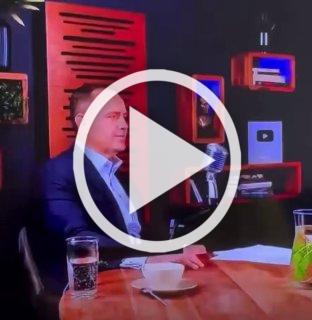 Кандидат в президенты Польши закинулся снюсом прямо на теледебатах.