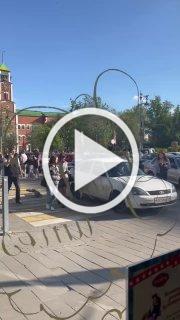 На улице Володарского женщина-водитель полчаса пыталась...
