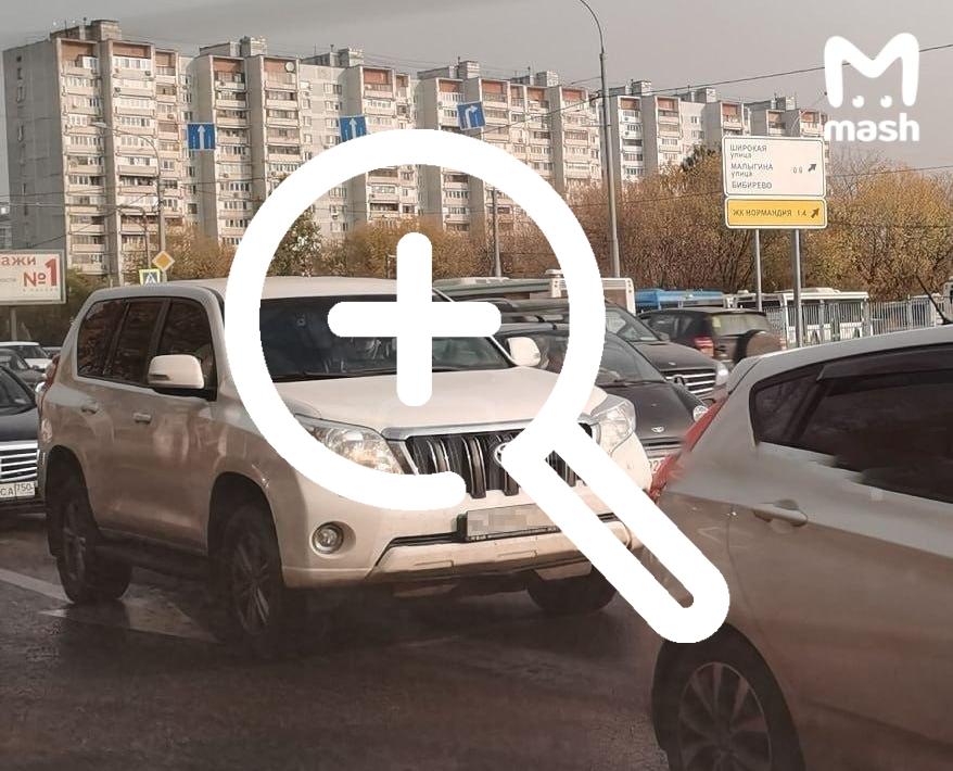 Привязанную коробку обнаружили на днище внедорожника в...