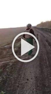 Хохол и оптоволокно. В зоне СВО, по некоторым полям...