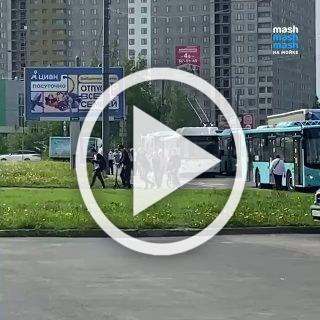 Серьёзное ДТП на Большевиков — движение всего...