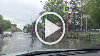 В Кемерово на ул. Юрия Двужильного пьяный водитель...