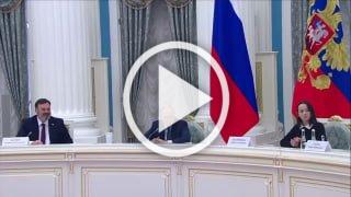 Владимир Путин познакомился с 93-летней блогершей из Свердловской области