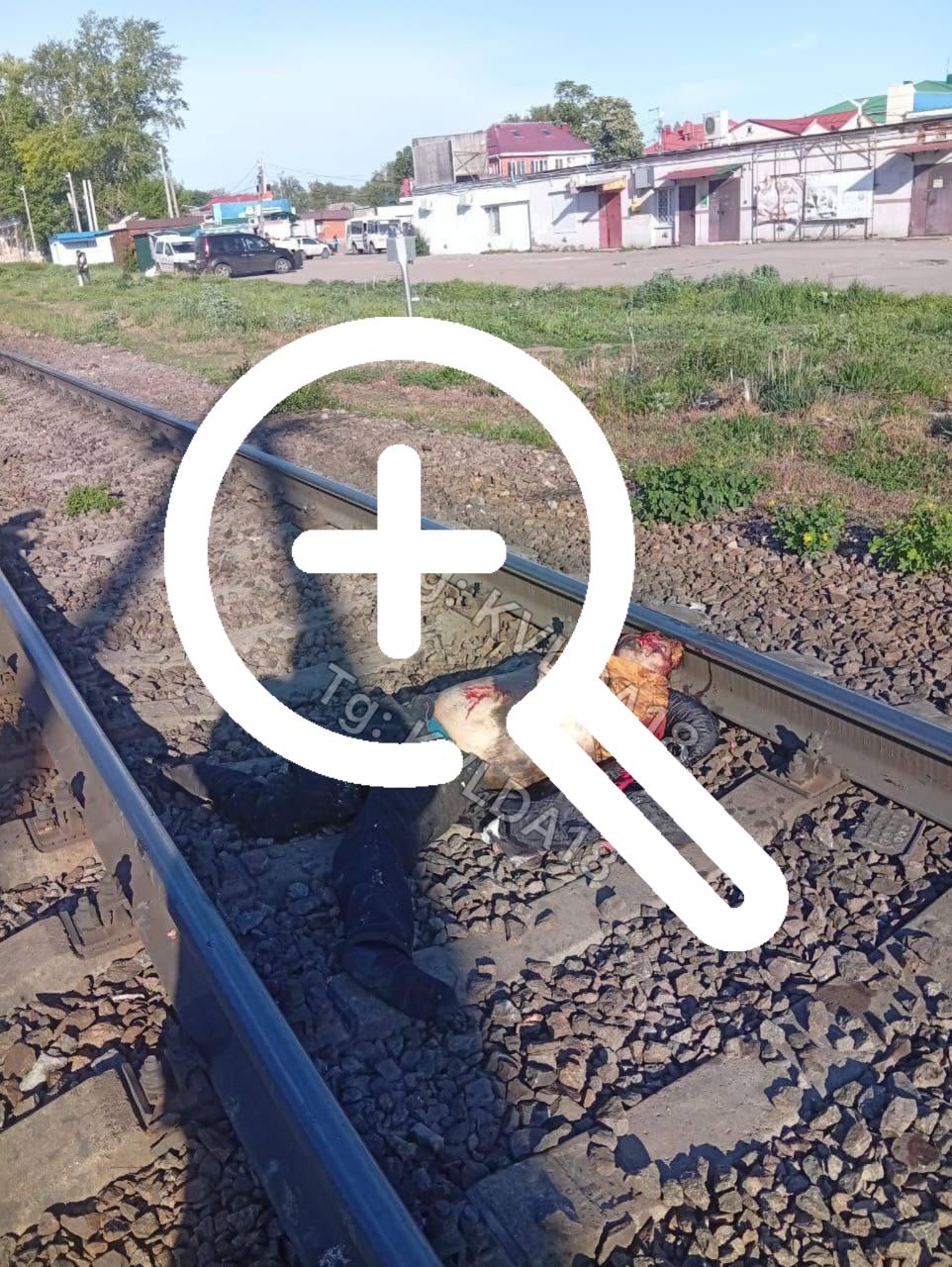 Грузовой поезд насмерть сбил 22-летнего парня в Семилуках.