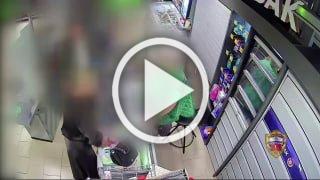 В Орехово-Борисово 17-летняя девушка вместе с тремя сообщниками шантажировала кассиров, продавших ей алкоголь.