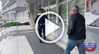 Водитель, уплывший от сотрудников ДПС по Енисею, всё-таки...