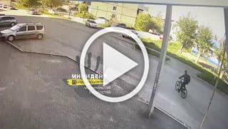 В Первоуральске велосипедист врезался в иномарку, а затем отправил в нокаут водителя