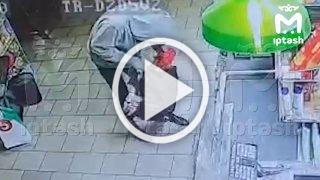 Челик вынес полстенда с табачкой и всякого по мелочи из 