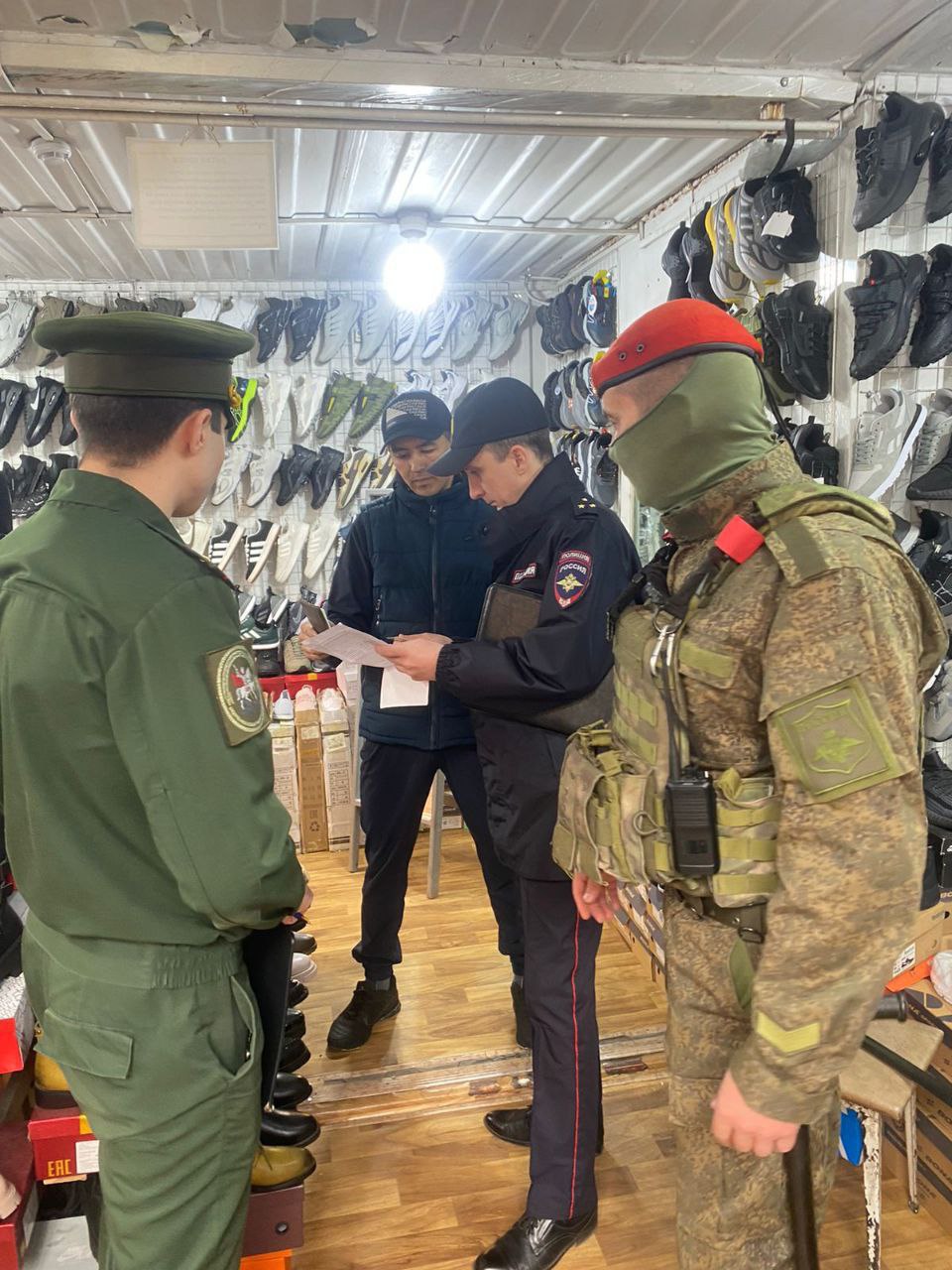 В Хакасии Военные следственные органы СК России продолжают проведение рейдов по выявлению мигрантов, нарушающих законодательство РФ.