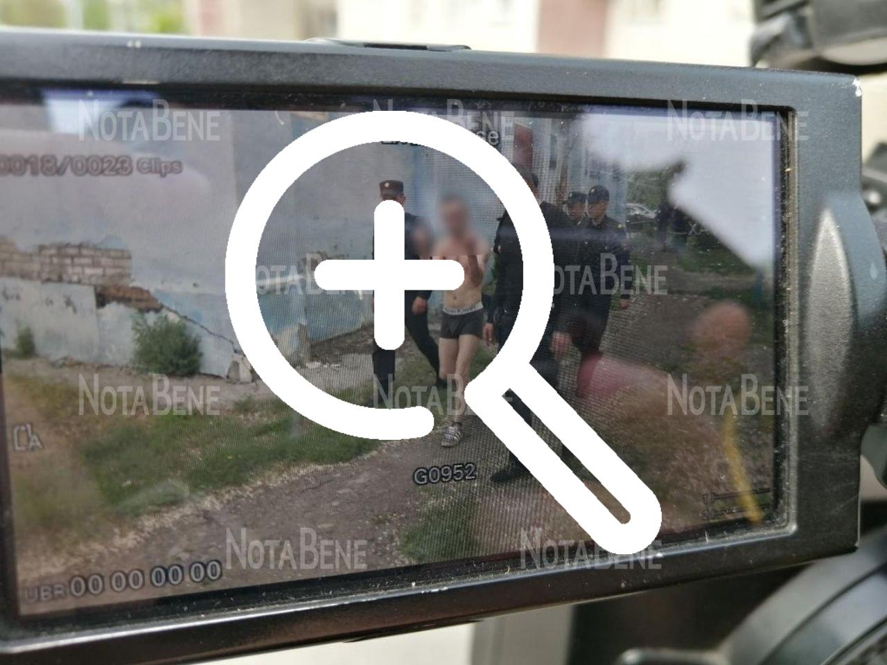 Мужчину с крыши сняли. Пока он задержан. Предварительно,...