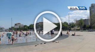 ⛲️В Оренбурге дети в жару захватили фонтан в парке возле...