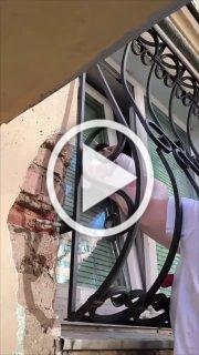 В Берёзовском добрые люди спасли лысого котика,...