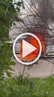 В Щелково во дворах загорелся автомобиль. О пострадавших...