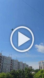 Военный самолет не на шутку встревожил жителей...