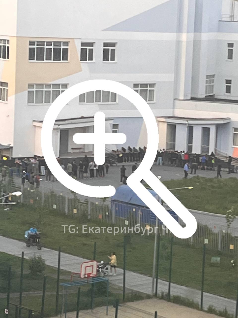 В Академическом силовики провели рейд в школе № 23 на выявление незаконных мигрантов