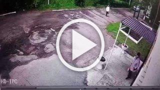 Сейчас все облагораживают свои территории. Больницы тоже...