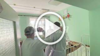 Александр Богомаз посетил в больнице пострадавших в результате подрыва моста пассажиров.