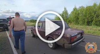 В Тулуне водитель без прав решил уйти от полиции вплавь —...