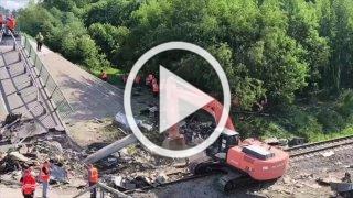 С пассажирами пострадавшего поезда работают психологи МЧС России