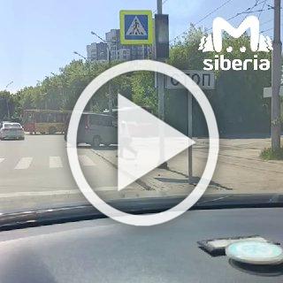 Пробка из бань-трамваев собралась на Связистов в...