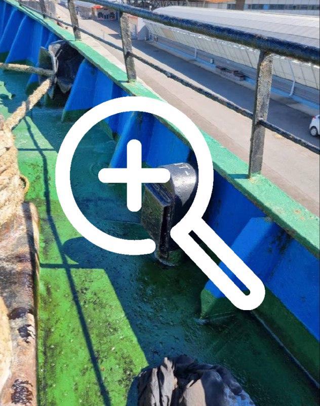В порту Петербурга Во время заправки рыболовного судна...