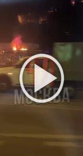 В Троицке загорелся строительный рынок «Молоток»