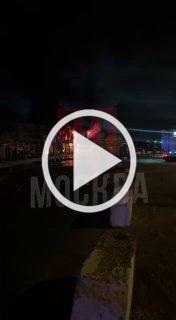 В Троицке загорелся строительный рынок «Молоток»