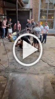 В Нижнем Новгороде охранник избил посетительниц якобы за то, что они танцевали на диване босиком