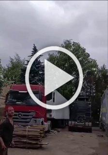 Дальнобойщики в панике сбежали с терминала “Новой почты” в Сумах после удара дрона