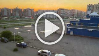 Ограждение устанавливают на парковке ТЦ «Калина» рядом с...