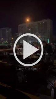 Пацаны уничтожили жигули около Ленты на 6 микрорайоне Они...