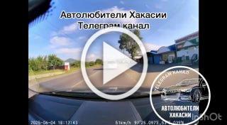 В Саяногорске лихач чуть не угробил людей и себя. 🇷🇺...