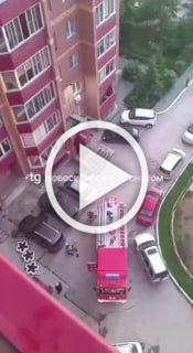 Двух детей и женщину спасли огнеборцы МЧС России в Новосибирске