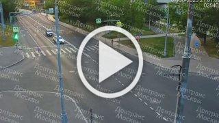 Жёсткая авария произошла на Ферганской улице в Москве....