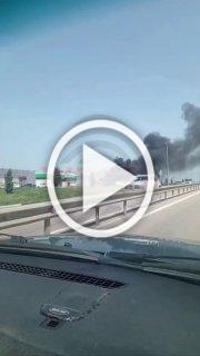 Украинский дрон атаковал парковку возле магазина в селе Никольское Белгородской области. Погиб один человек.