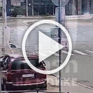 На видео: 37-летний мотоциклист этой ночью насмерть...