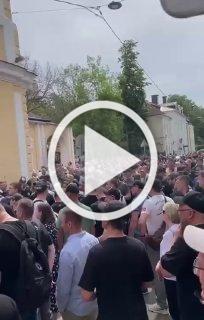 В Москве собрались тысячи людей с требованием дать правовую оценку словам Апти Алаудинова, а священника Гавриила восстановить в должности