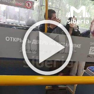 Пассажир новосибирского троллейбуса избил дедушку из-за...