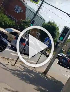 Не поделили дорогу на Софье Перовской 🇷🇺 Источник: ЧП Брянск